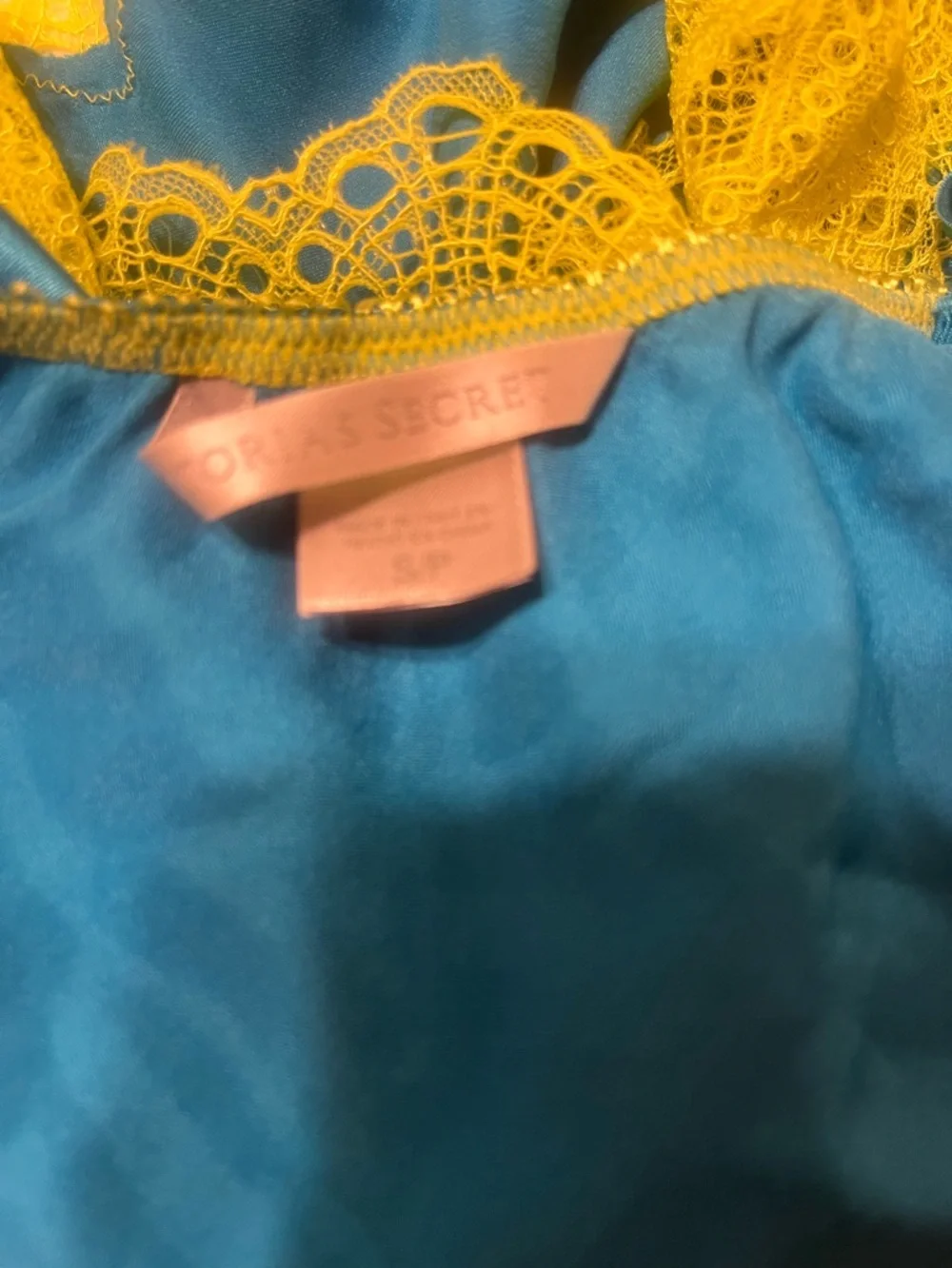 Victoria Secret - Picture 3 of 4